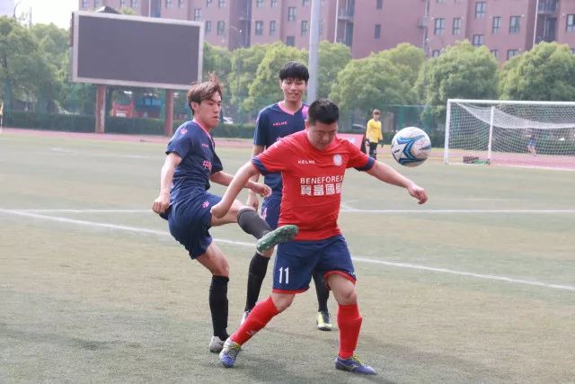 父亲60岁提出离婚，母亲果断签字却冷笑：等你求我